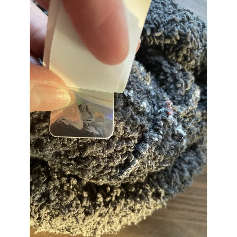 The North Face Logo Box Cuff Beanie Hat Grey Knit Beanie Fleece Inner